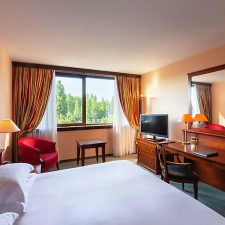 Hilton Hotel 4*